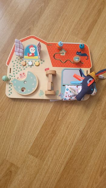 Panneau d'activités lilliputiens 