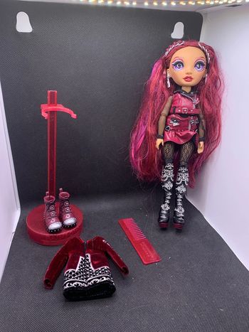 Poupée rainbow high Mila berrymore