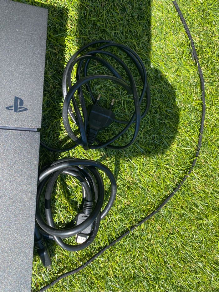 PS4 + pack - photo numéro 8