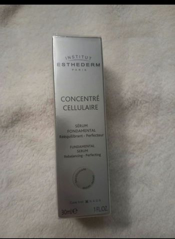 Sérum fondamental rééquilibrent perfecteur.