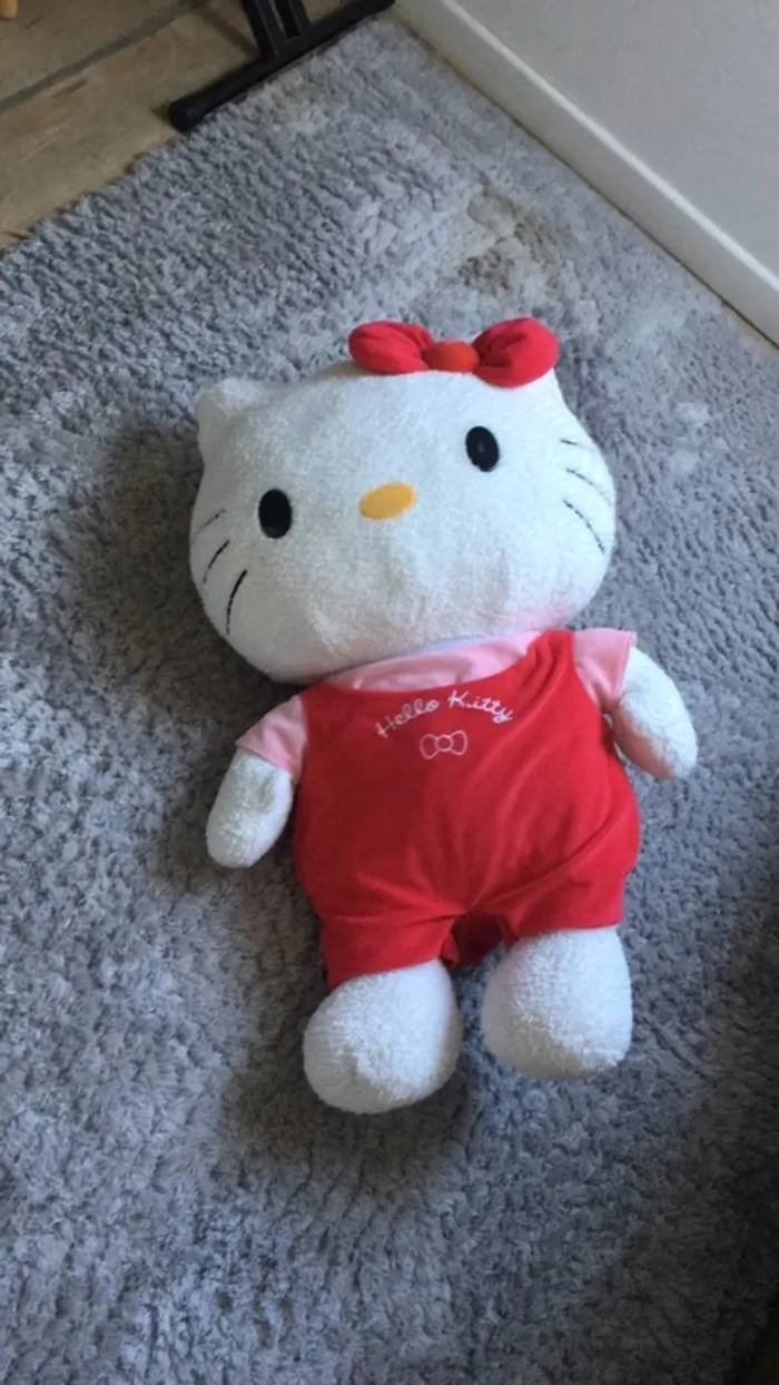 Grande peluche hello kitty 60 cm - photo numéro 3