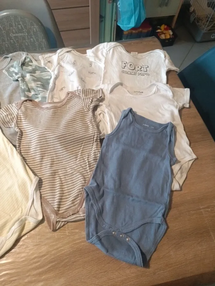 Lot de 9 bodies garçon tbe taille 24 mois - photo numéro 5