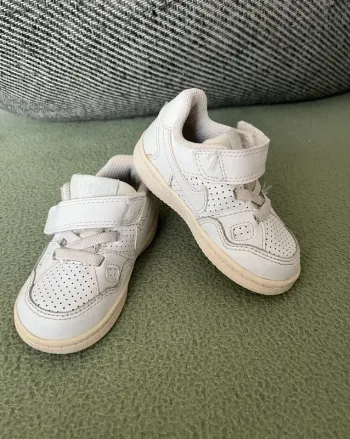 Nike blanche taille 21