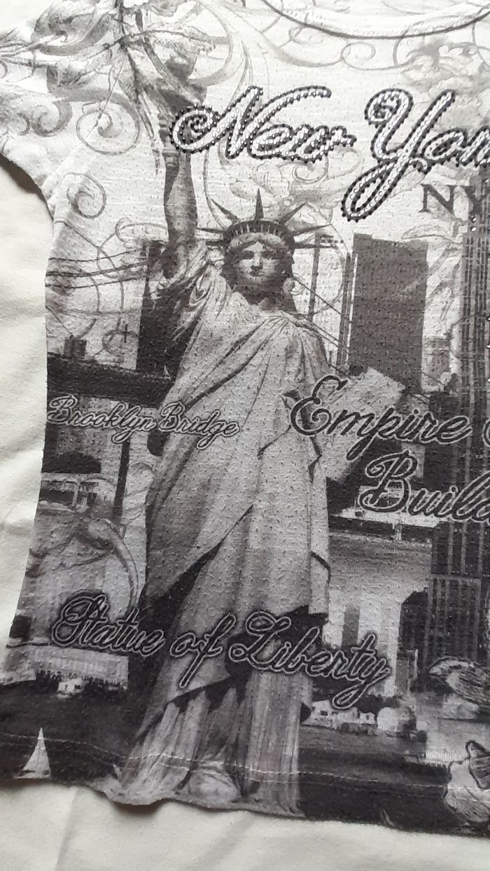 Tee-shirt blanc et gris avec strass motif New York - photo numéro 4