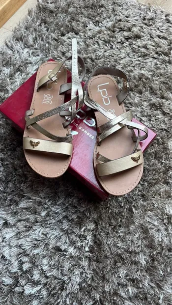 Nus pieds Les Petites Bombes