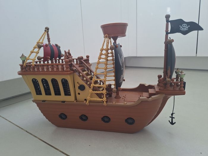 Lot Mickey et Minie, bateau, avion, maison, voitures, personnages - photo numéro 8