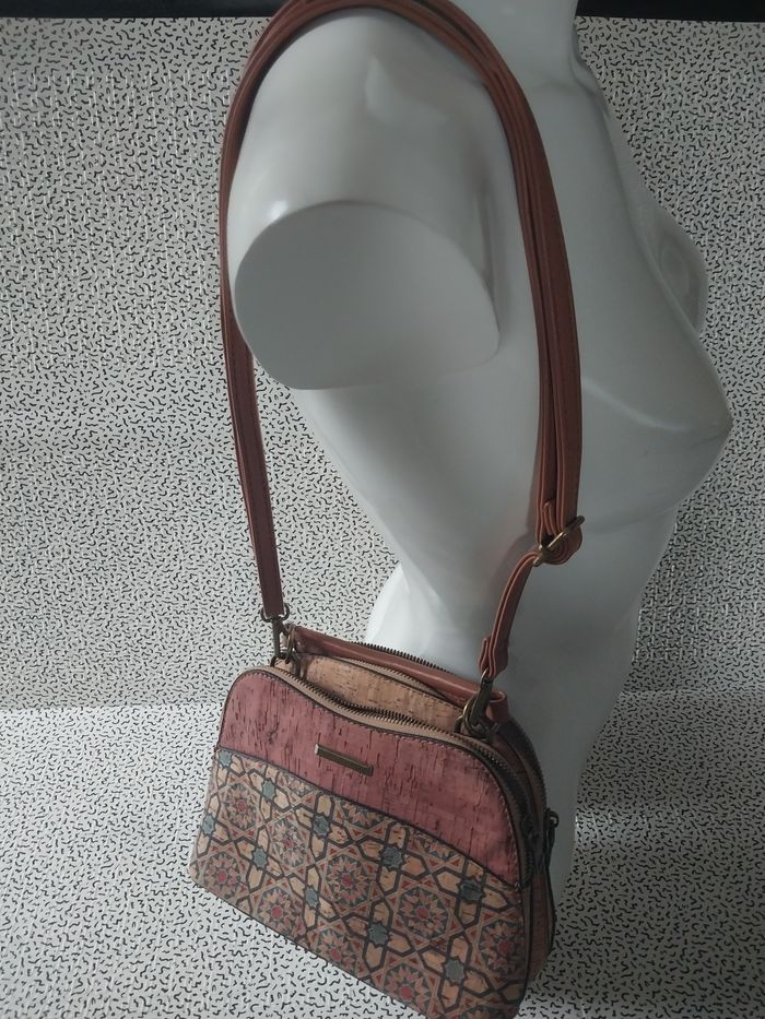 Sac bandoulière chic en simili liège - photo numéro 10