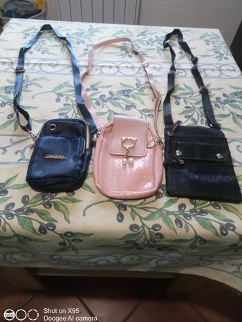 vende trois pochette femme