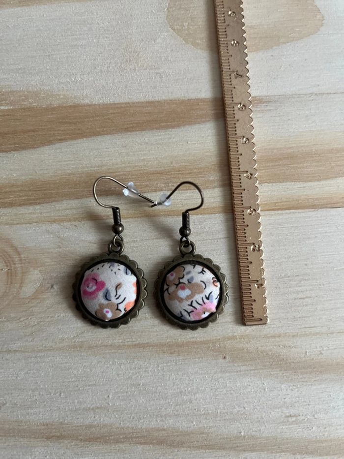 Boucles d’oreilles pendantes tissu neuves - photo numéro 3