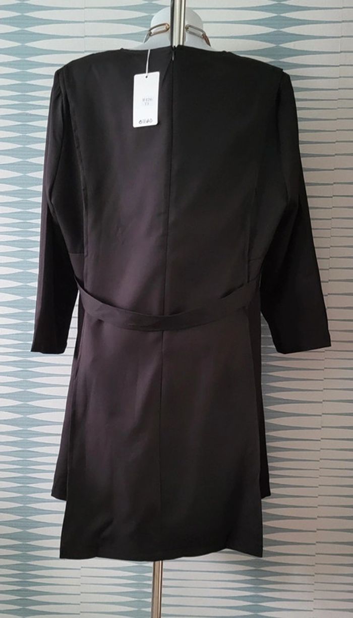 Robe noire à martingale et manches longues Christy taille 3 (44/46) neuve avec étiquette - photo numéro 10