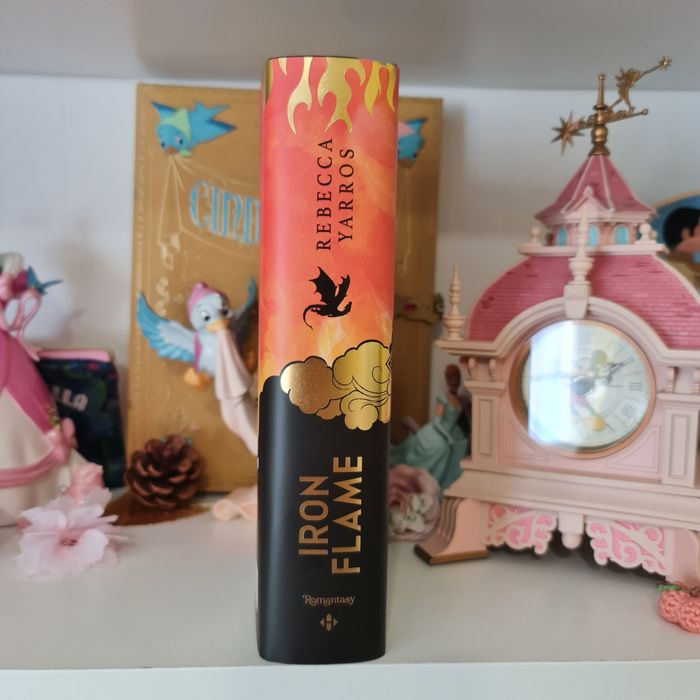 Livre Iron flame Rebecca Yarros tome 2 Fourth wing - photo numéro 3