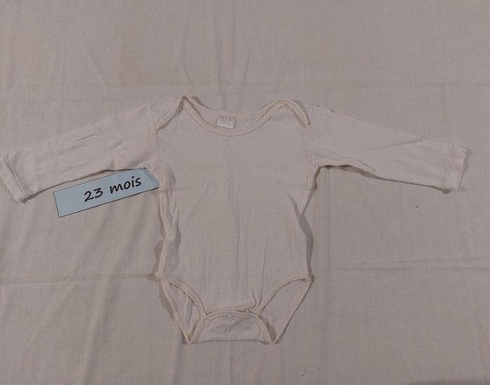 Body manche longue  blanc cassé taille 23 mois