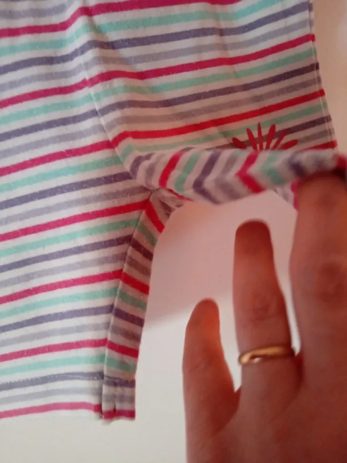 Joli short rayé. 2 ans - photo numéro 4