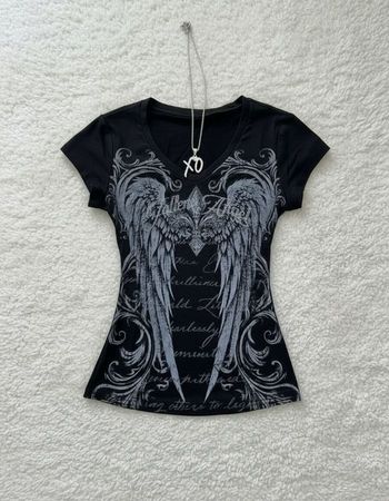 T-shirt noir femme col V motif ailes d’ange style gothique Fallen Angel Y2K imprimé