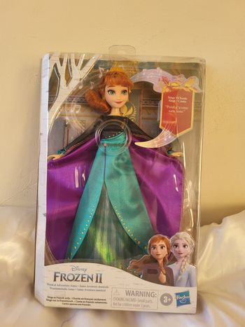 Poupée chantante Anna la reine des neiges