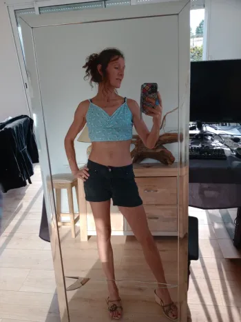 Top femme 36 bleu clair avec petites fleurs c26