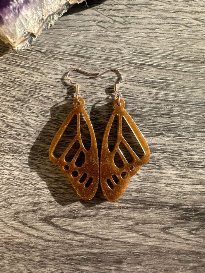 Boucles d'oreilles ailes papillon dorée - photo numéro 2