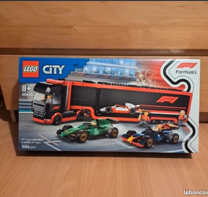 LEGO City 60445 : Camion de F1® avec voitures de F1® RB20 et AMR24