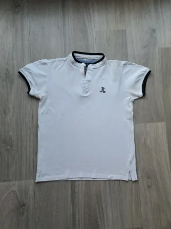 T-shirt polo