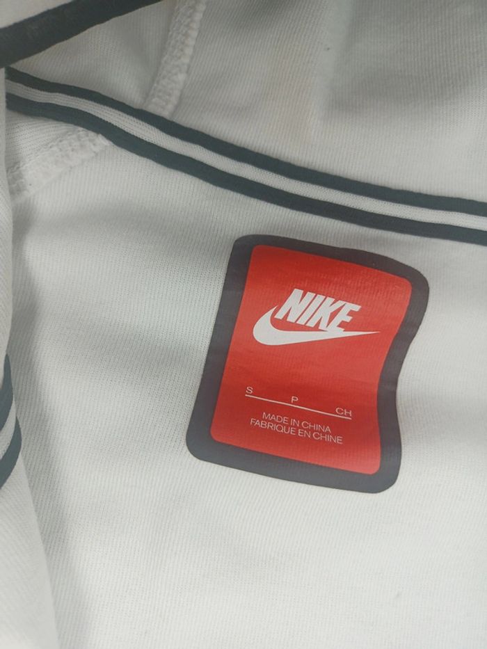 Veste à capuche Nike S en très bon état - photo numéro 3
