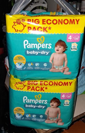 2 paquets Pampers T4