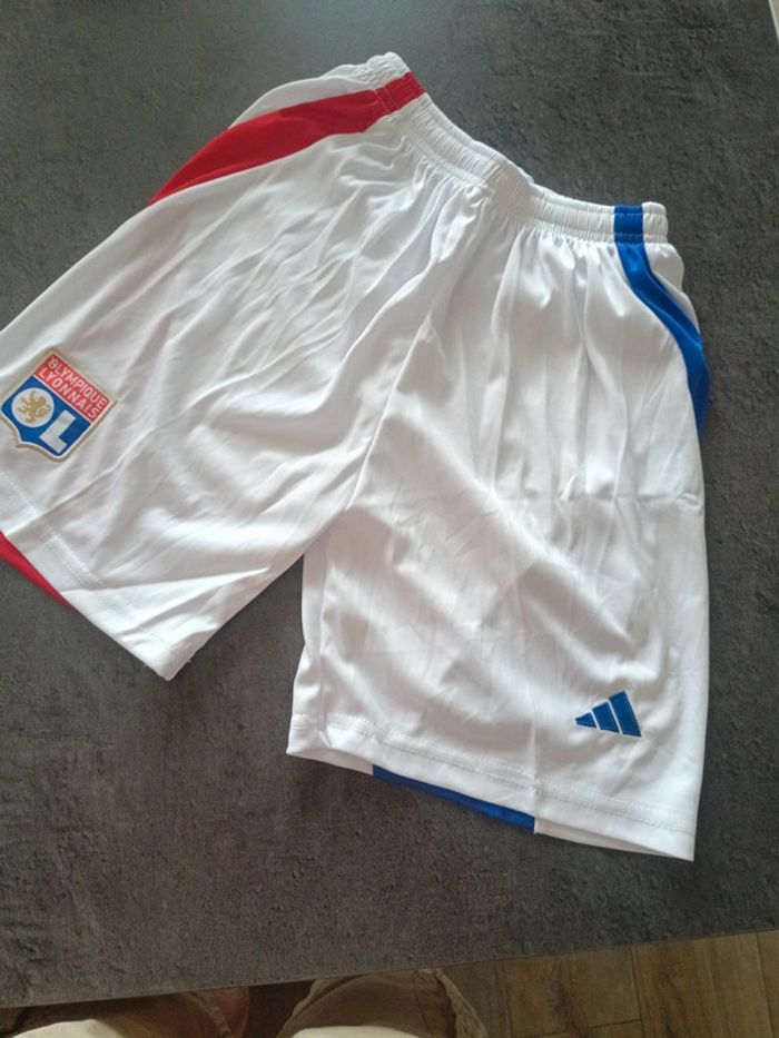 Tenue foot olympique lyonnais Lyon blanc. T.28 - photo numéro 3