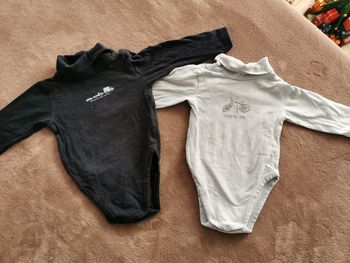 Lot 2 bodies col roulé bleus grain de blé 6 mois