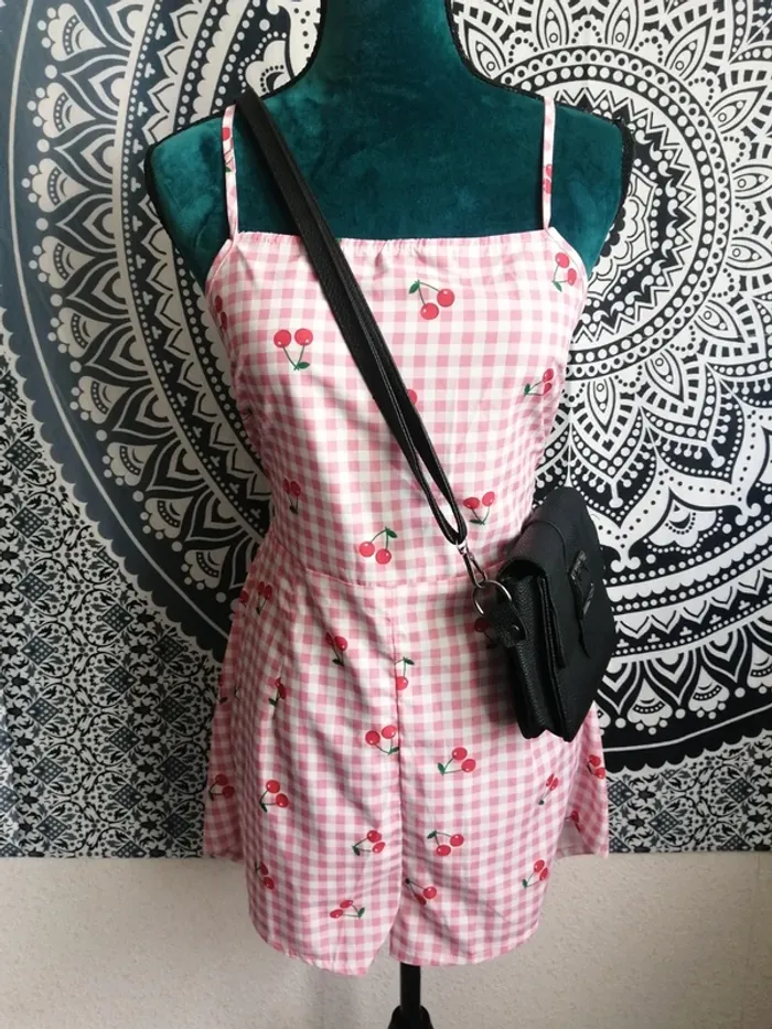 Combishort motifs vichy rose et blanc et cerises dos nu croisé / shein / (L)