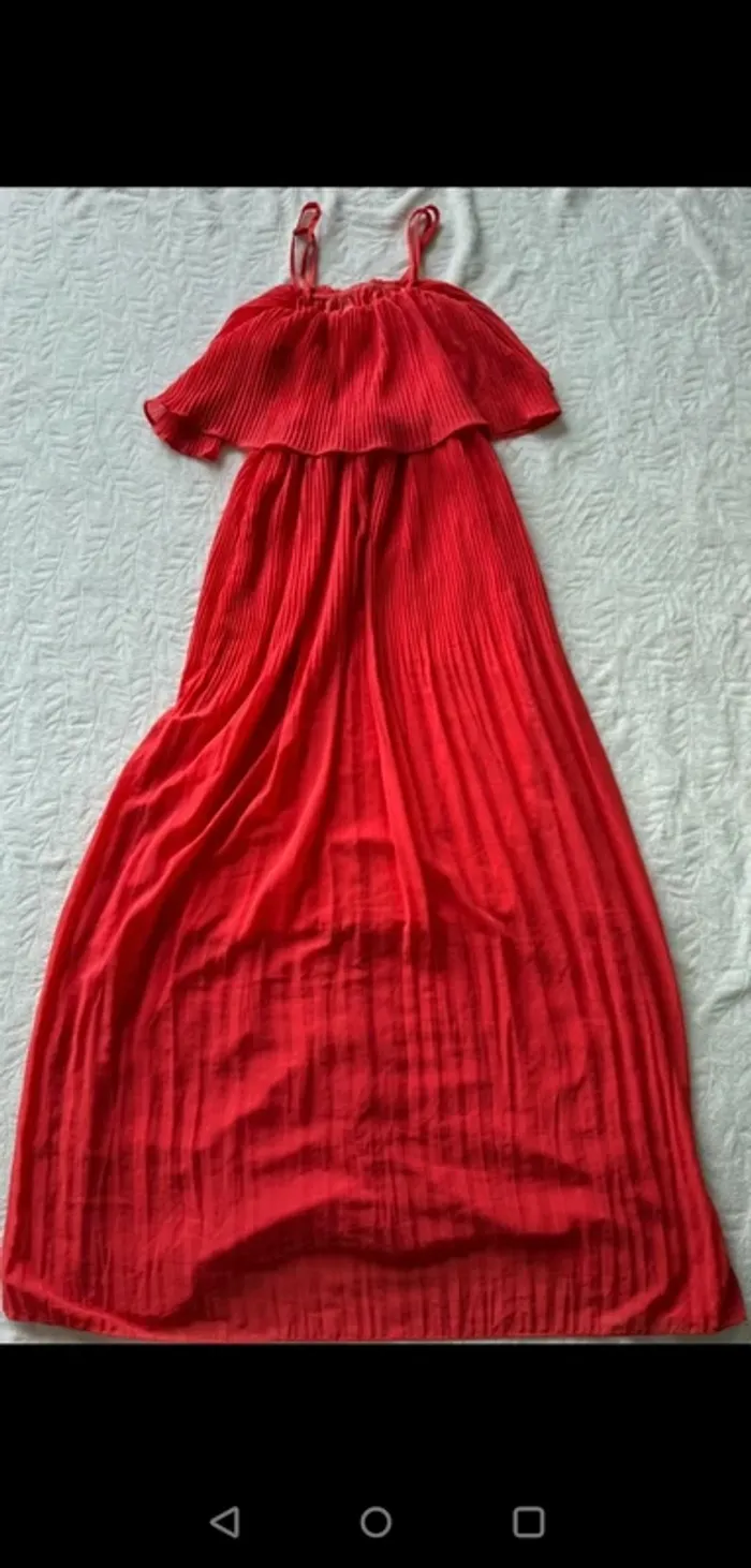 Longue robe corail à bretelles