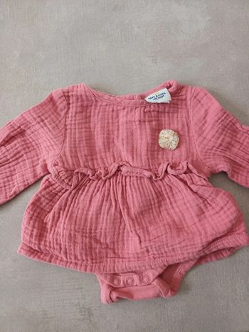 Robe bodie intégré 1 mois