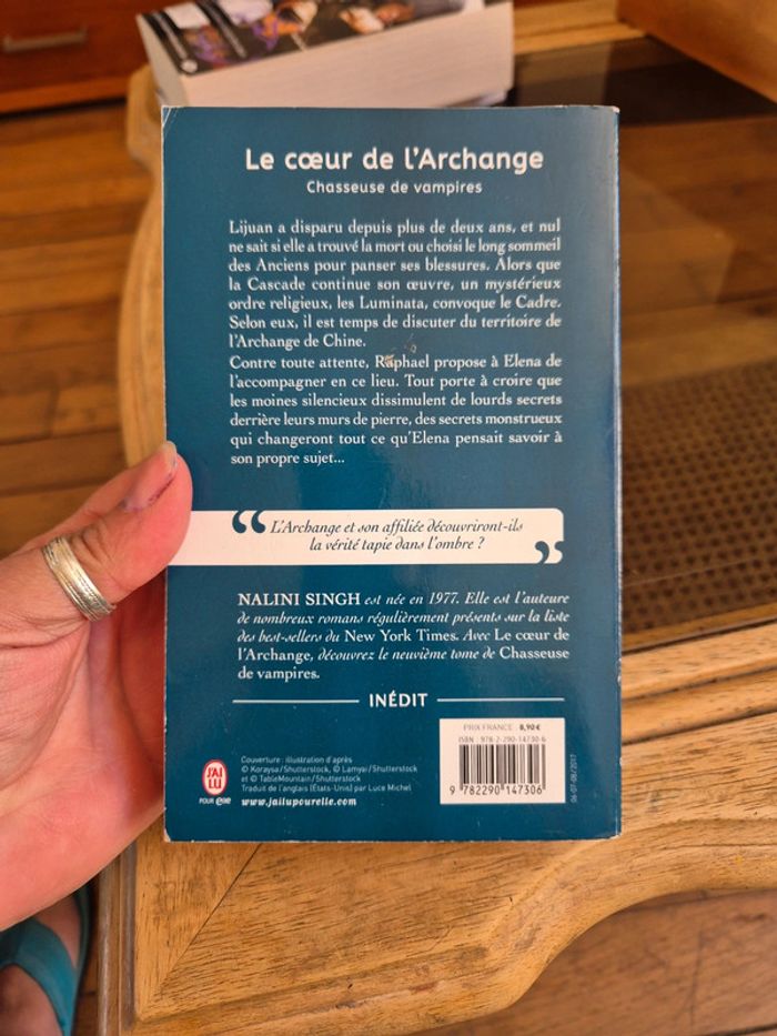 livre chasseuse de vampire de Nalini Singh - photo numéro 2
