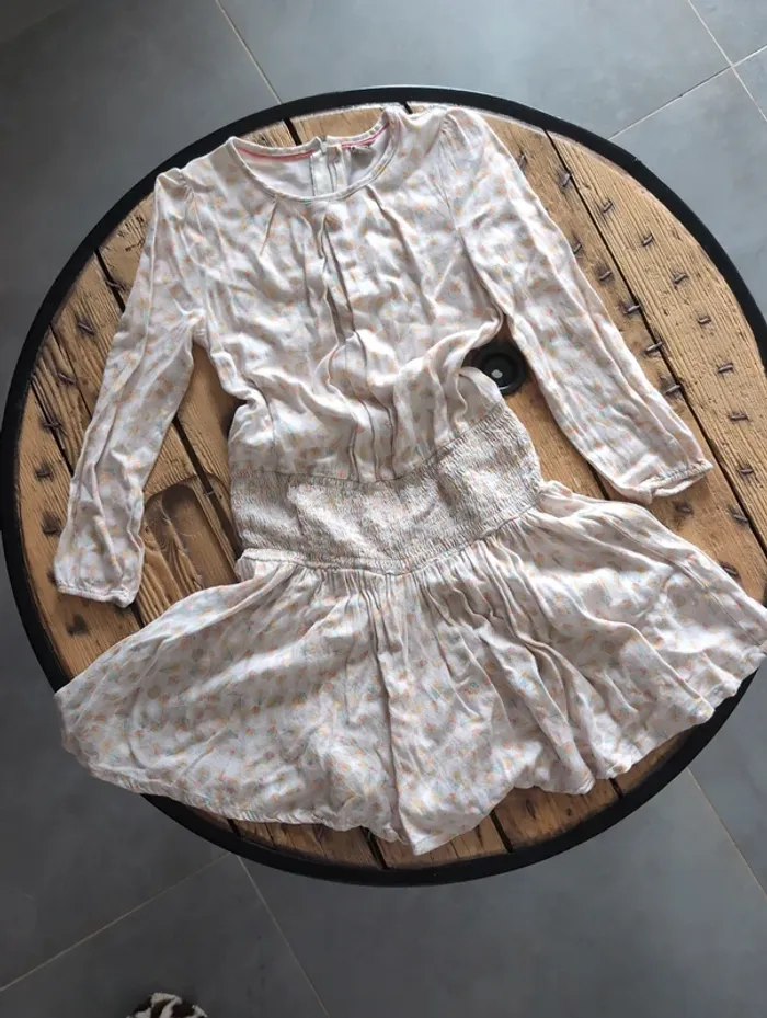 Robe motifs plumes
