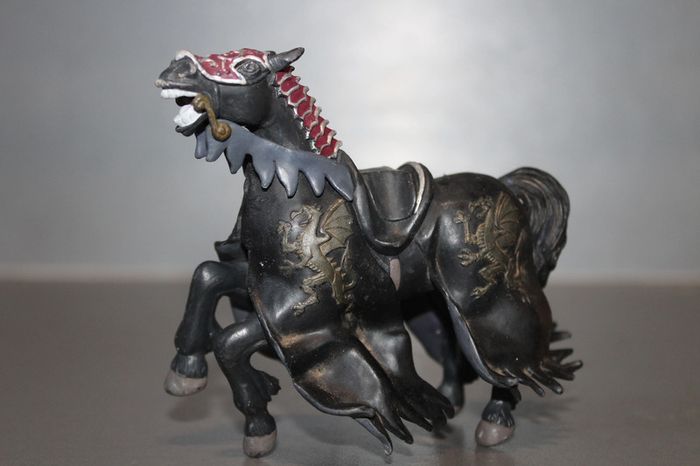 Figurine Cheval du prince des tenebres