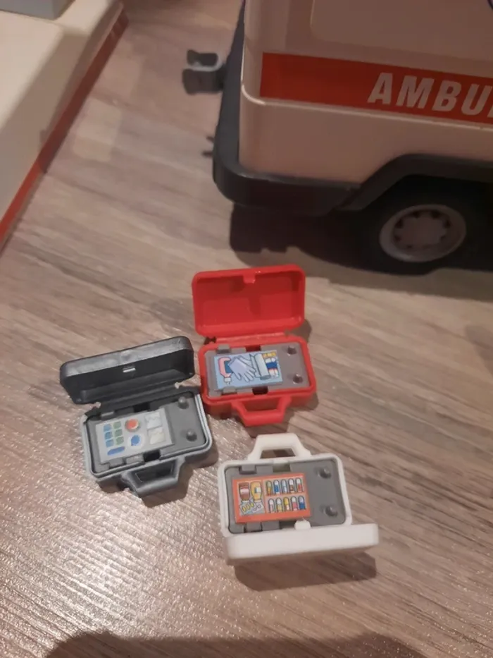 Ambulance 'Playmobil' - photo numéro 6