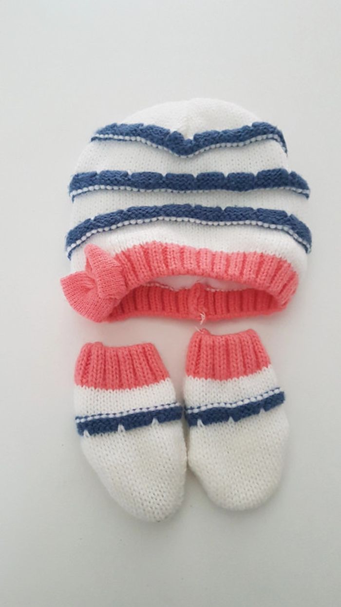 Bonnet et moufles 6/12 mois