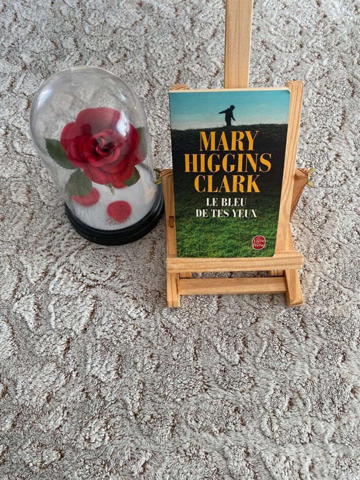 Livre le bleu de tes yeux Mary Higgins Clark - photo numéro 2