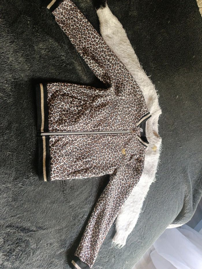 Lot 3pulls et 1 veste T6 ans en très bon état - photo numéro 3