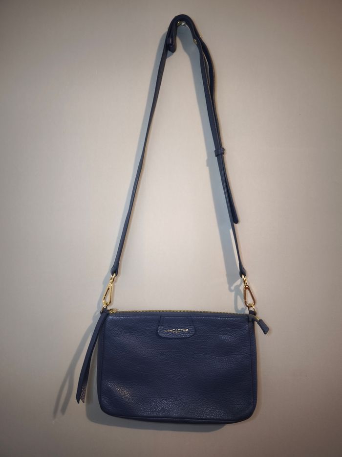 Sac Lancaster bleu marine en vrai cuir – extérieur parfait, intérieur légèrement taché 💼✨ - photo numéro 3