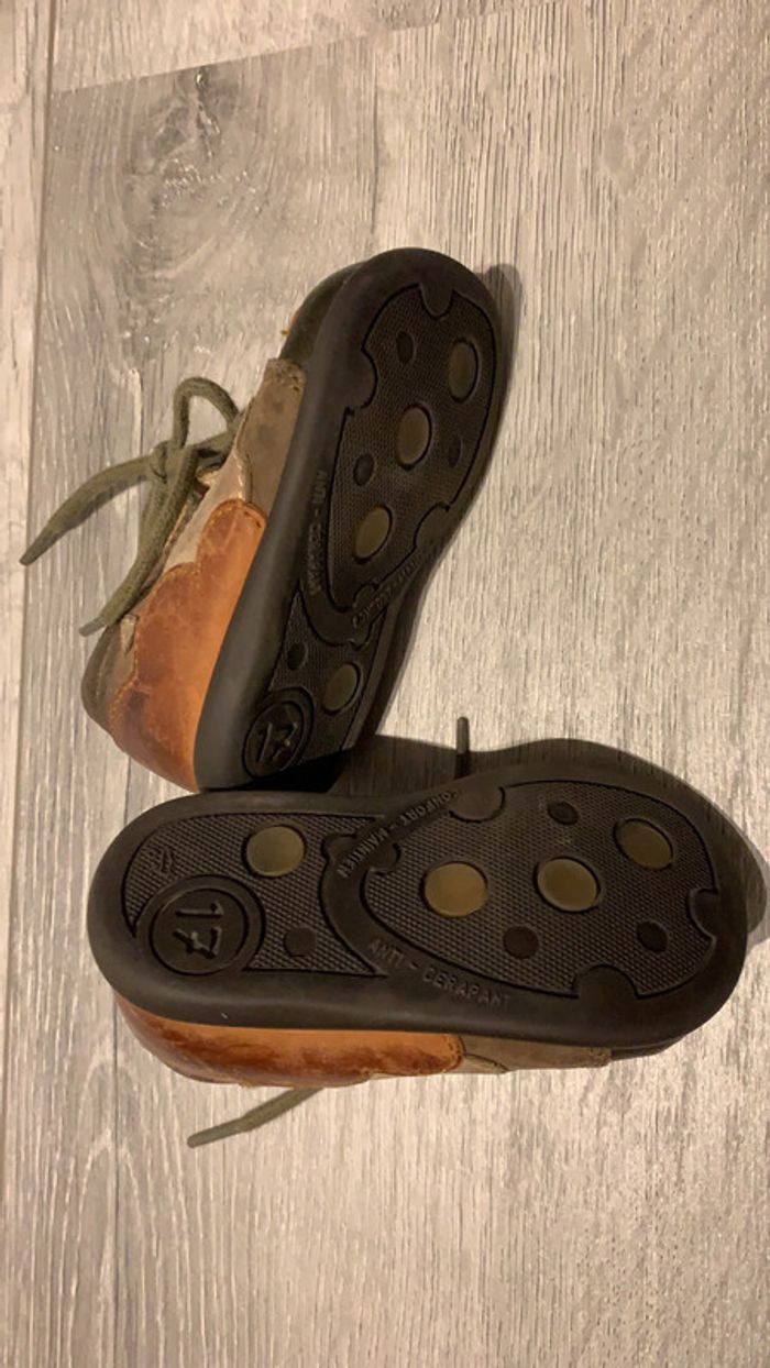 Chaussures T.17 - photo numéro 3