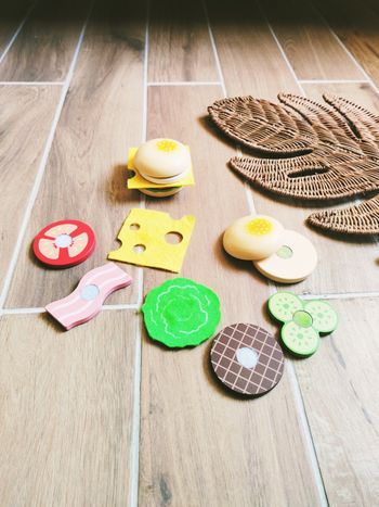 🍔Dinette création hamburgers à scratch avec divers aliments en bois marque Viga