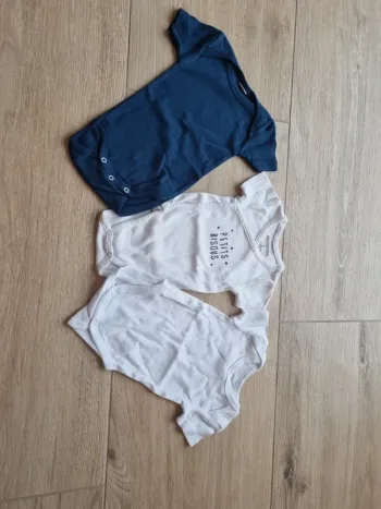 Lot bodies 3mois TBE