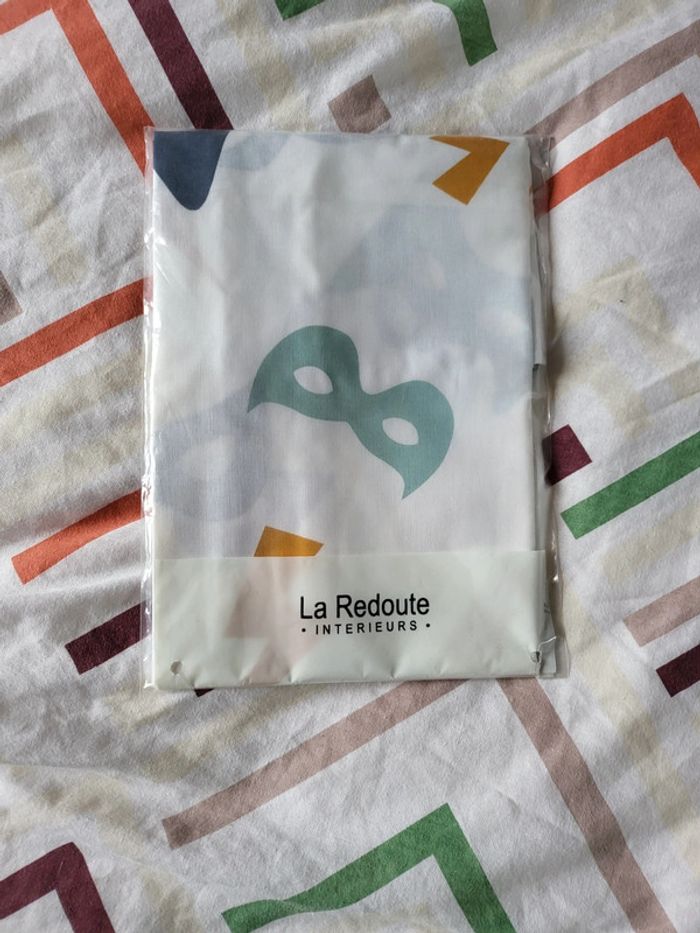 Taie d'oreiller motif masque