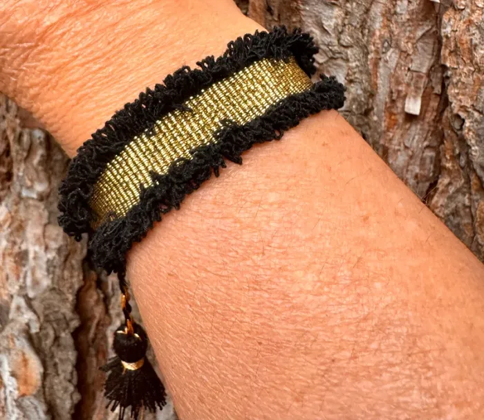 Bracelet manchette fils tissés lins réglable pompons médaille acier de la marque habaha Paris - photo numéro 8