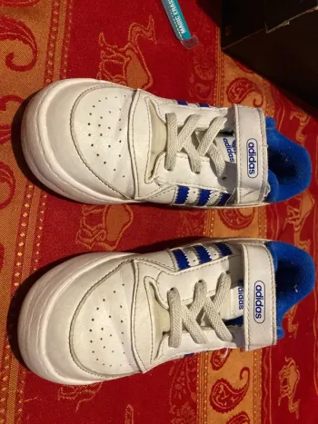 Adidas bleu