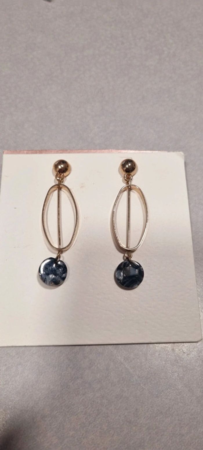 Boucles d'oreilles dorées résine noir et blanc bershka neuve avec étiquette