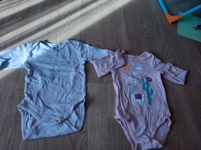 Lot de bodys - photo numéro 4