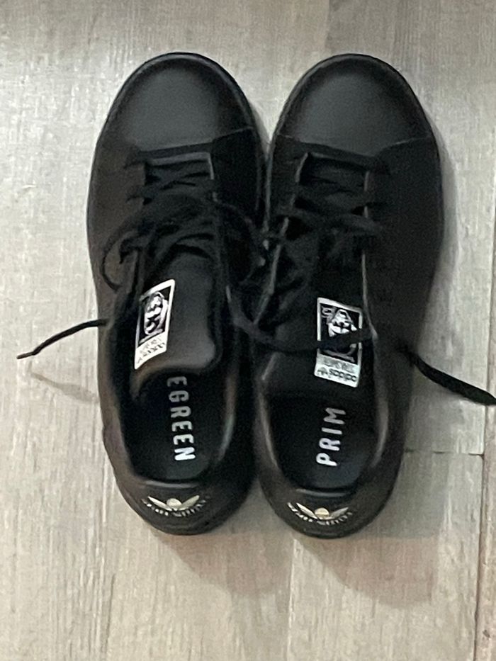 Vend chaussures addidas noir femme