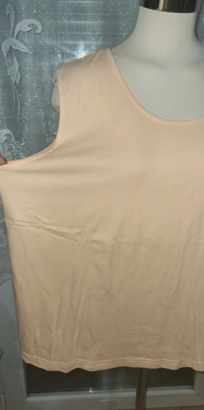 Tee-shirt beige sans manches – Simplicité et confort - photo numéro 2
