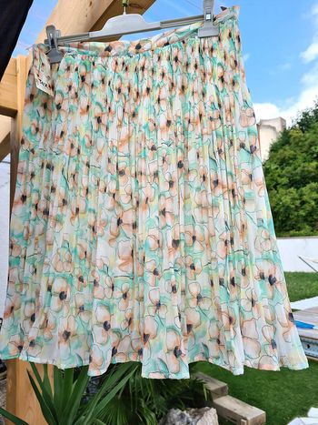 jupe neuve fleurie plissée taille 46