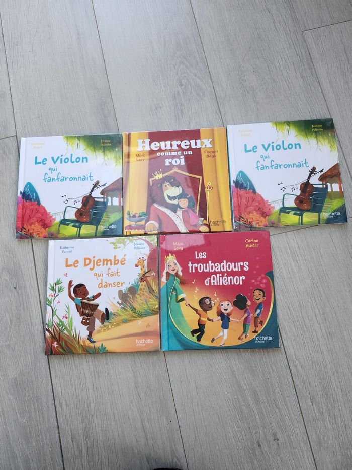 Lot 5 livres neufs étiquetés
